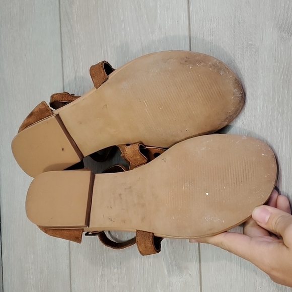 Torrid Women Studded T strap Ankle Strap  Sandals Flats shoes sz 6W Wide - Picture 9 of 10